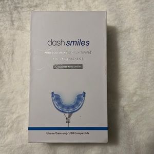 DASH SMILES TEETH WHITENER